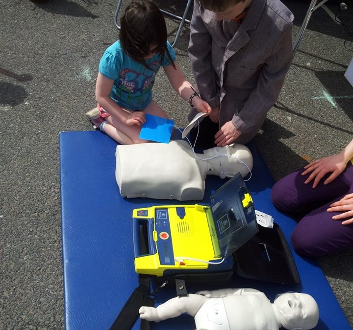 picture of boy and girl learning CPR